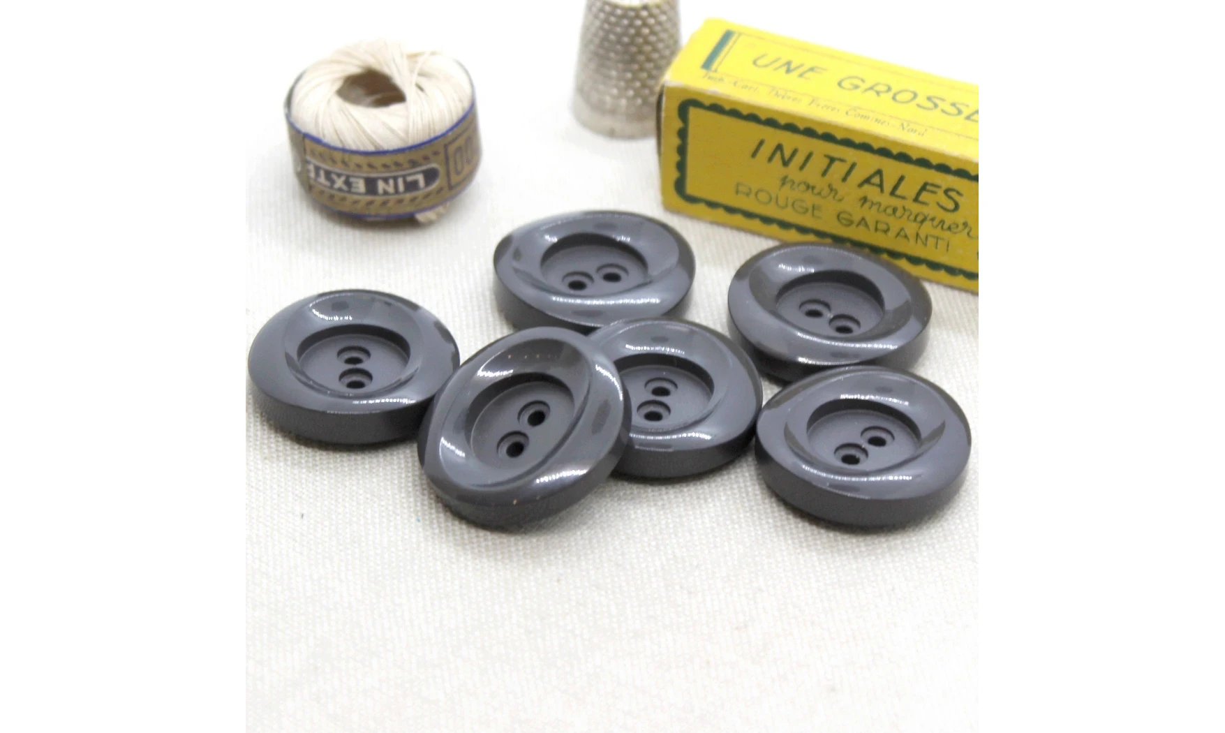 6 boutons / 27MM / Gris