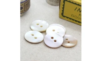 6 boutons / 16MM / nacre blanche