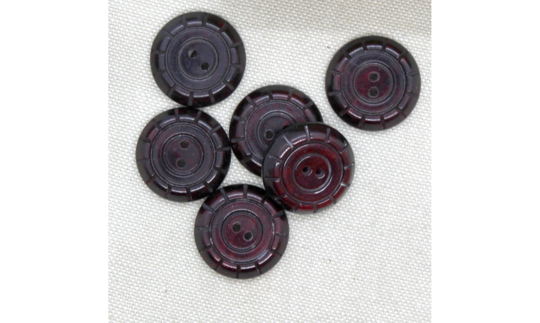 Vintage Button 672B