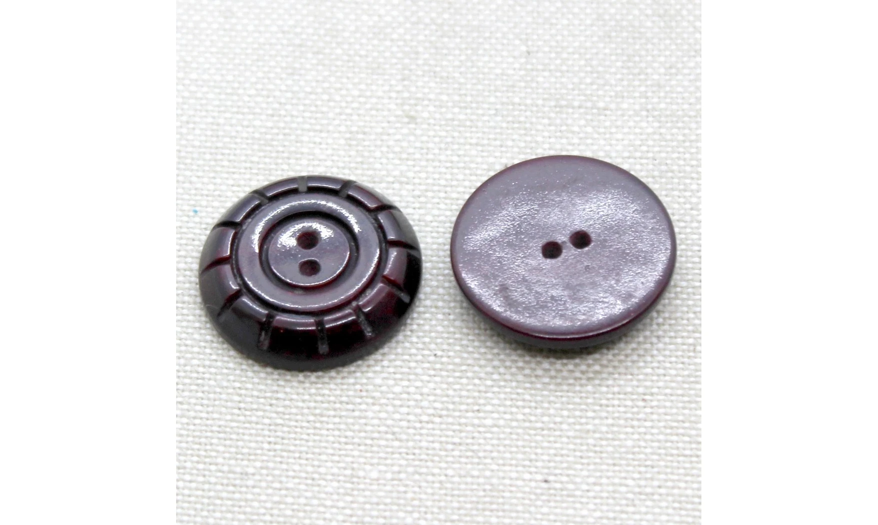 Vintage Button 672B