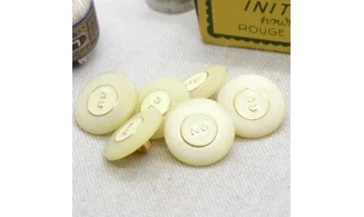 6 boutons / 18MM / Jaune pâle "nu"