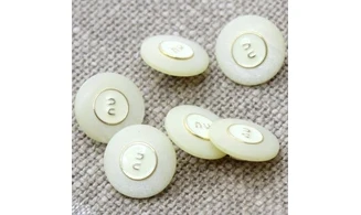 Vintage Button 673B