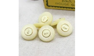 6 boutons / 14MM / Jaune pâle "nu"