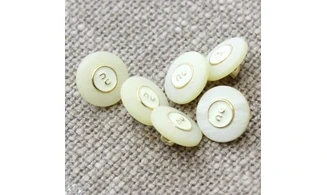 Vintage Button 674B
