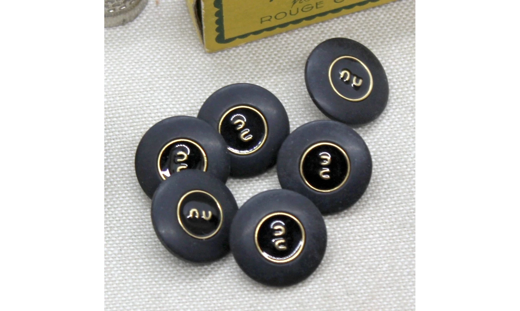 6 boutons / 18MM / Noir "nu"