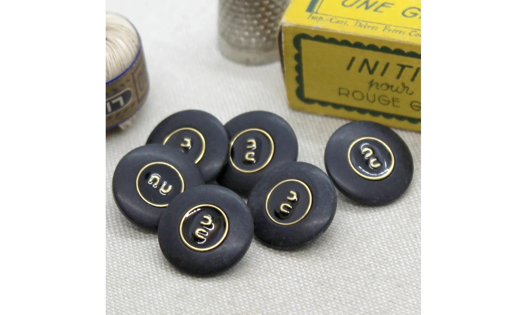 6 boutons / 18MM / Noir "nu"