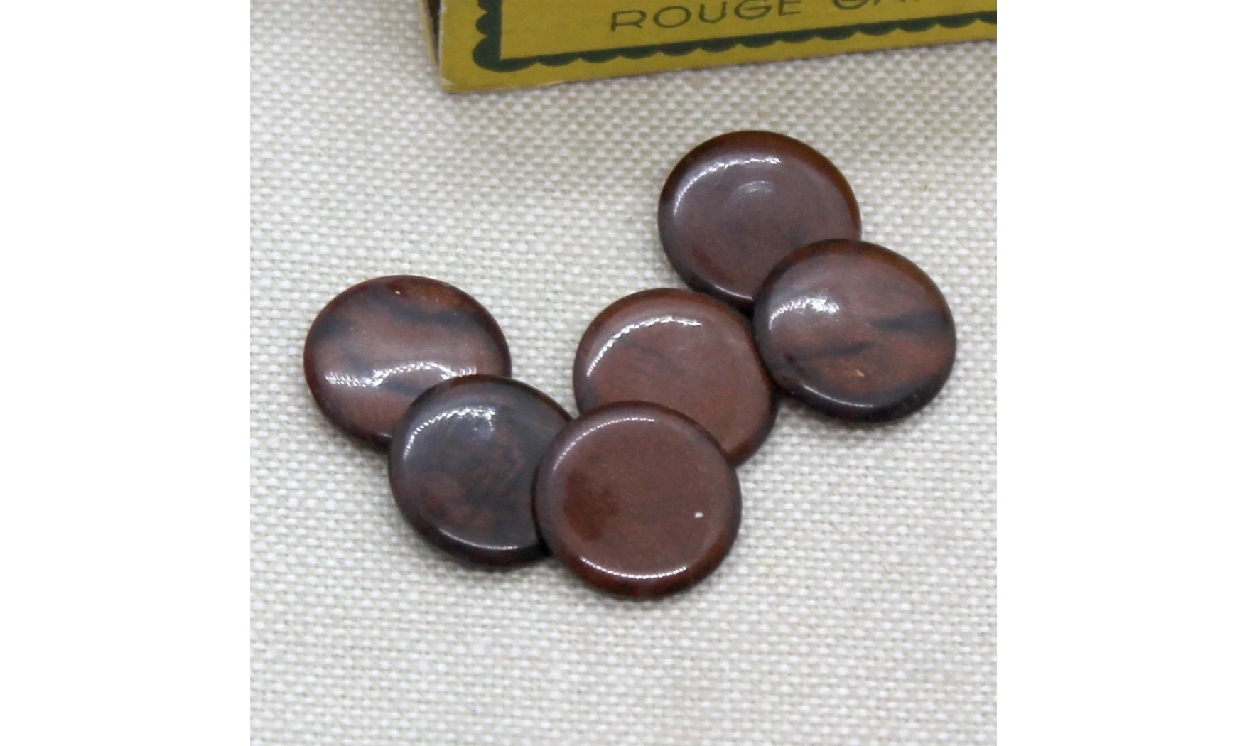 Vintage Button 678B