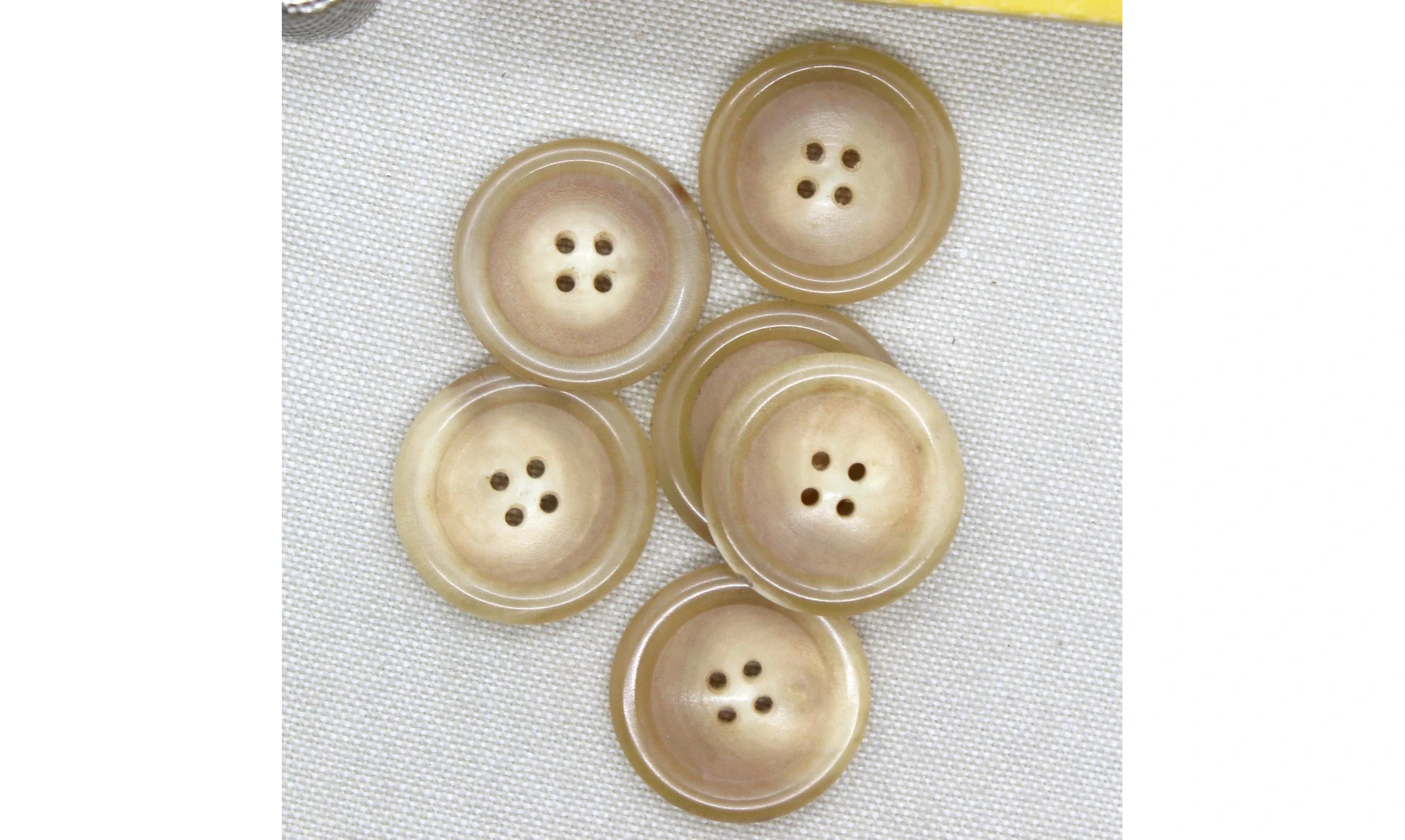 6 Boutons / 26MM / Brun