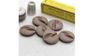 Vintage Button 695B