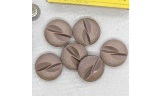 Vintage Button 695B