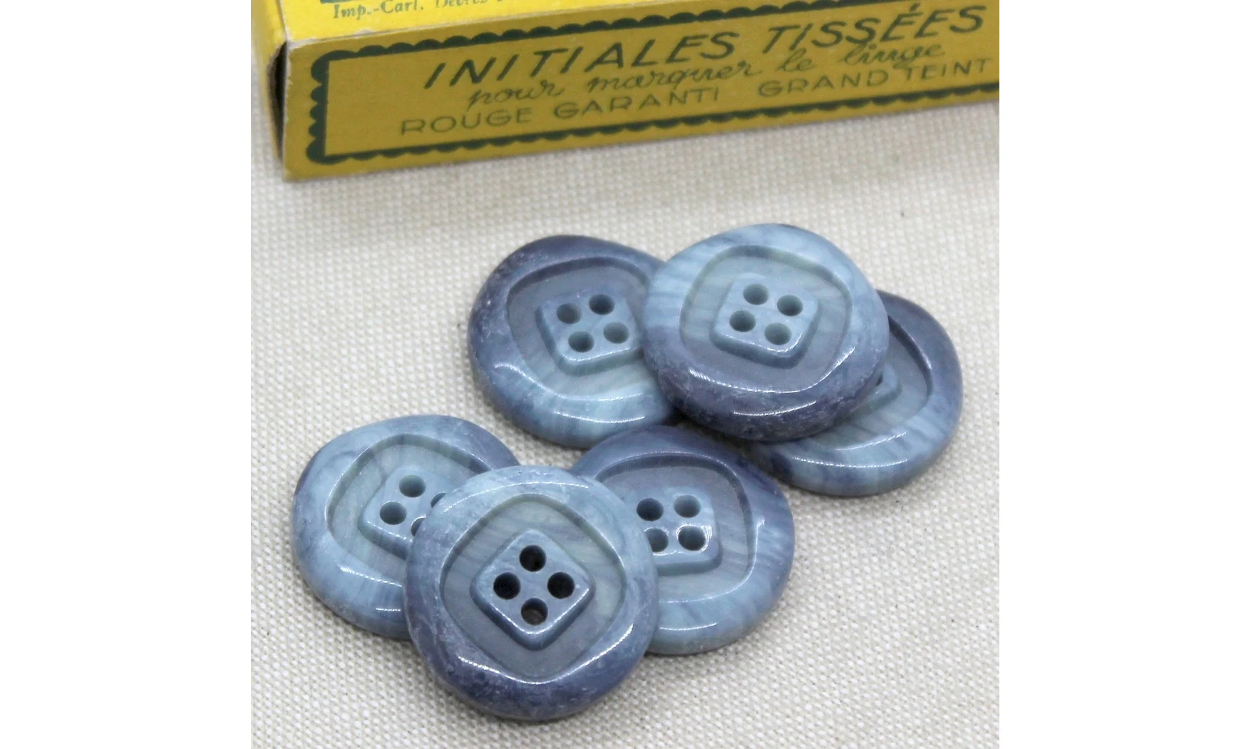 Vintage Button 698B