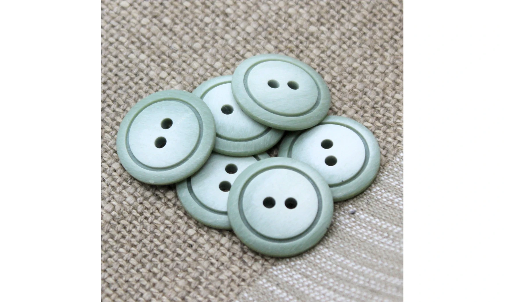 Vintage Button 699B