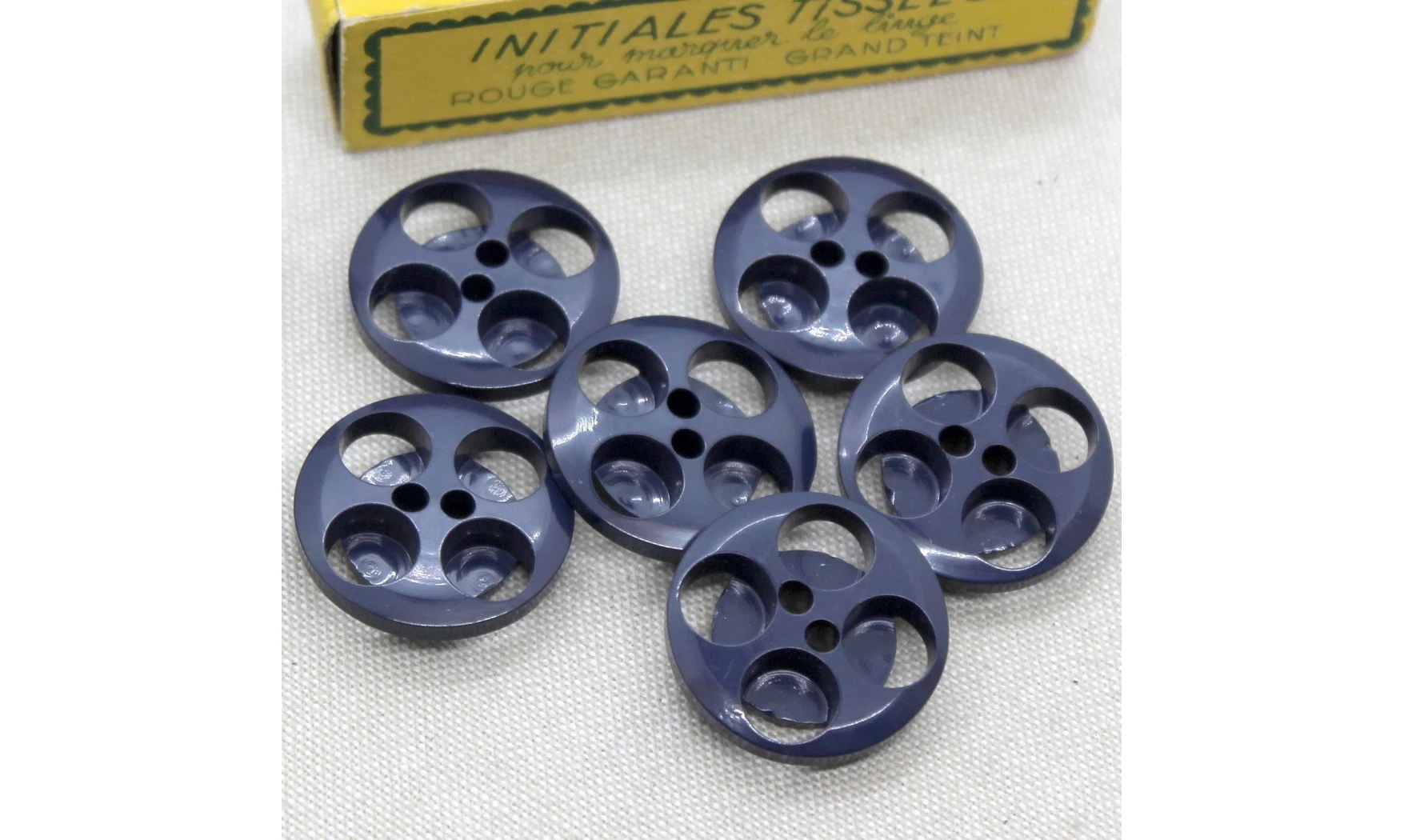 Vintage Button 634B