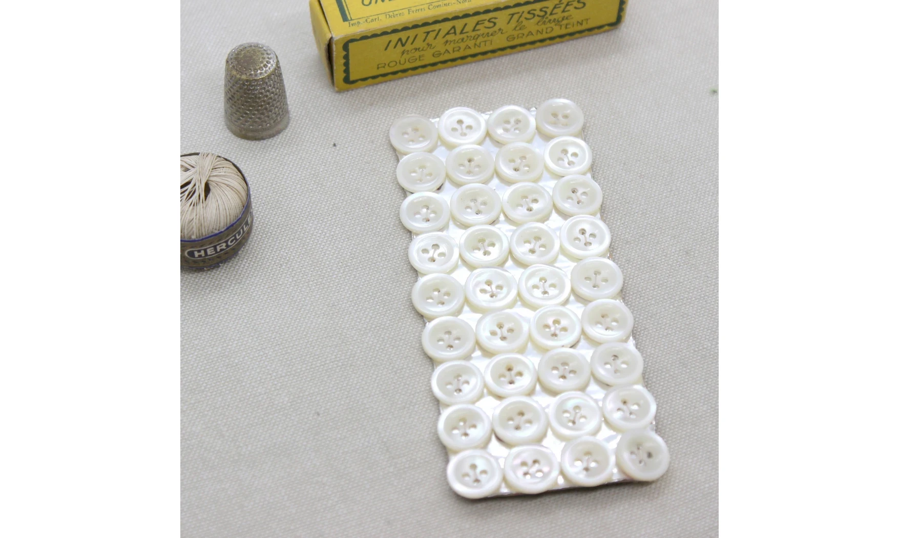 Carte à boutons / Nacre / 12mm