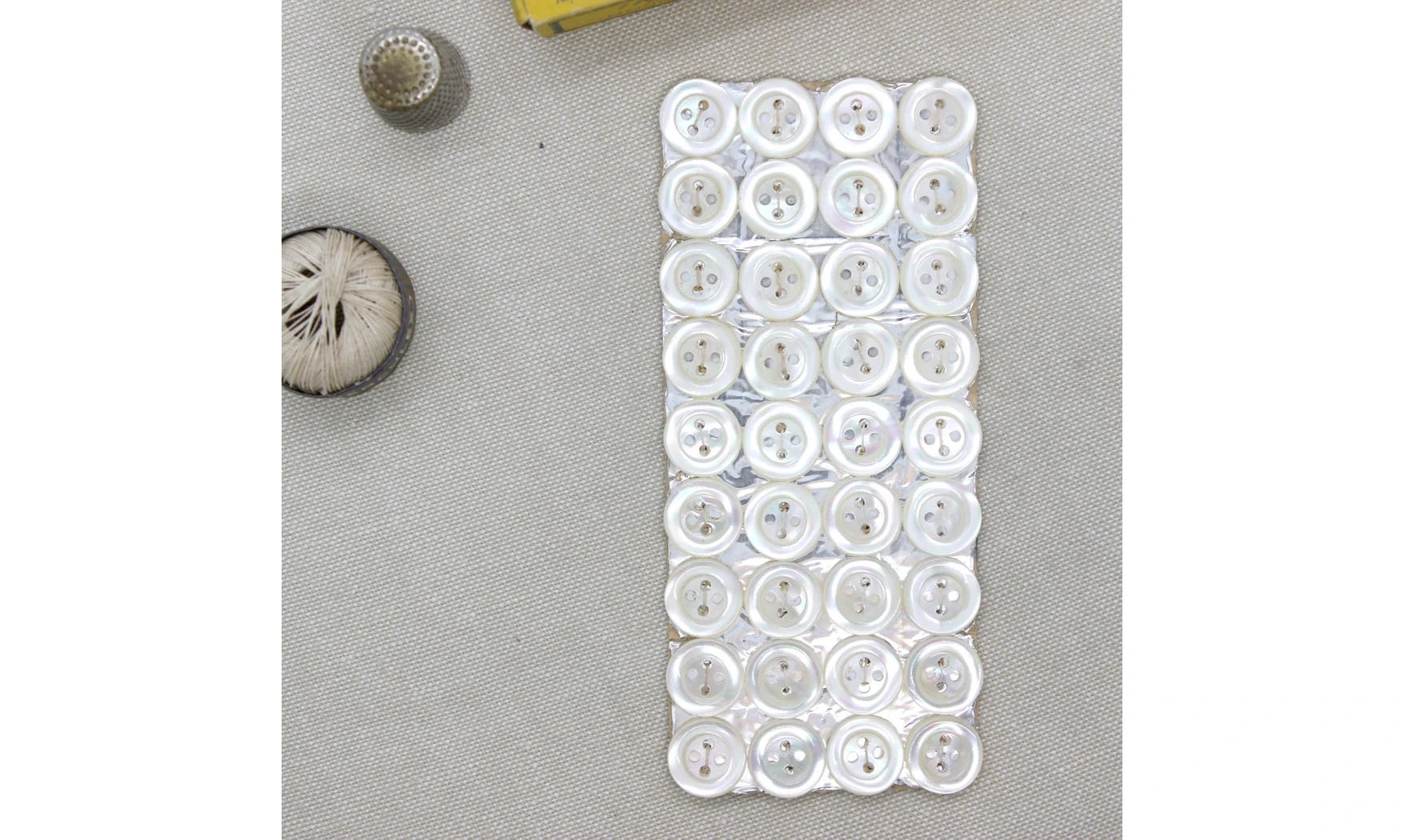 Carte à boutons / Nacre / 12mm