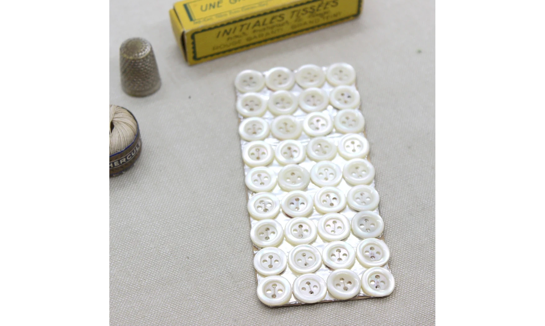 Carte à boutons / Nacre / 12mm