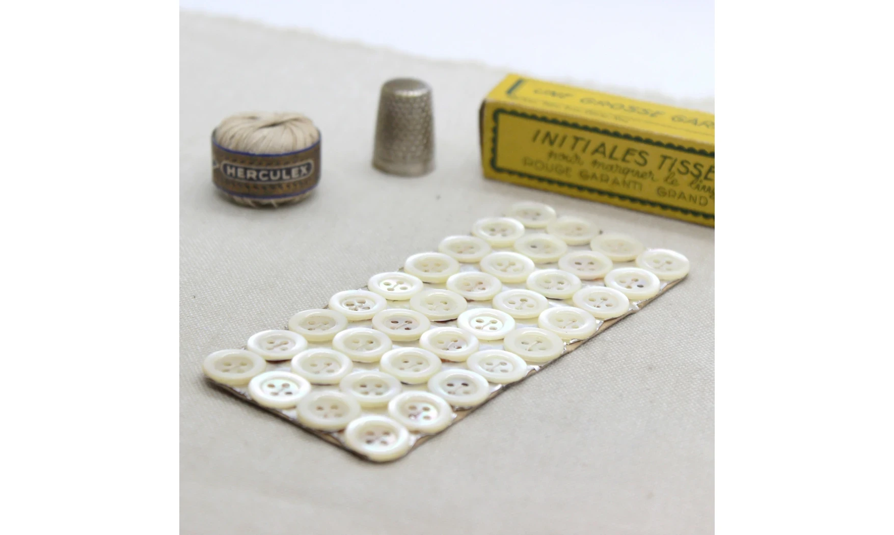 Carte à boutons / Nacre / 12mm