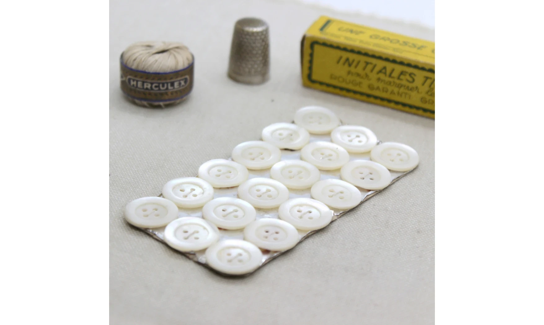 Carte à boutons / Nacre / 16mm