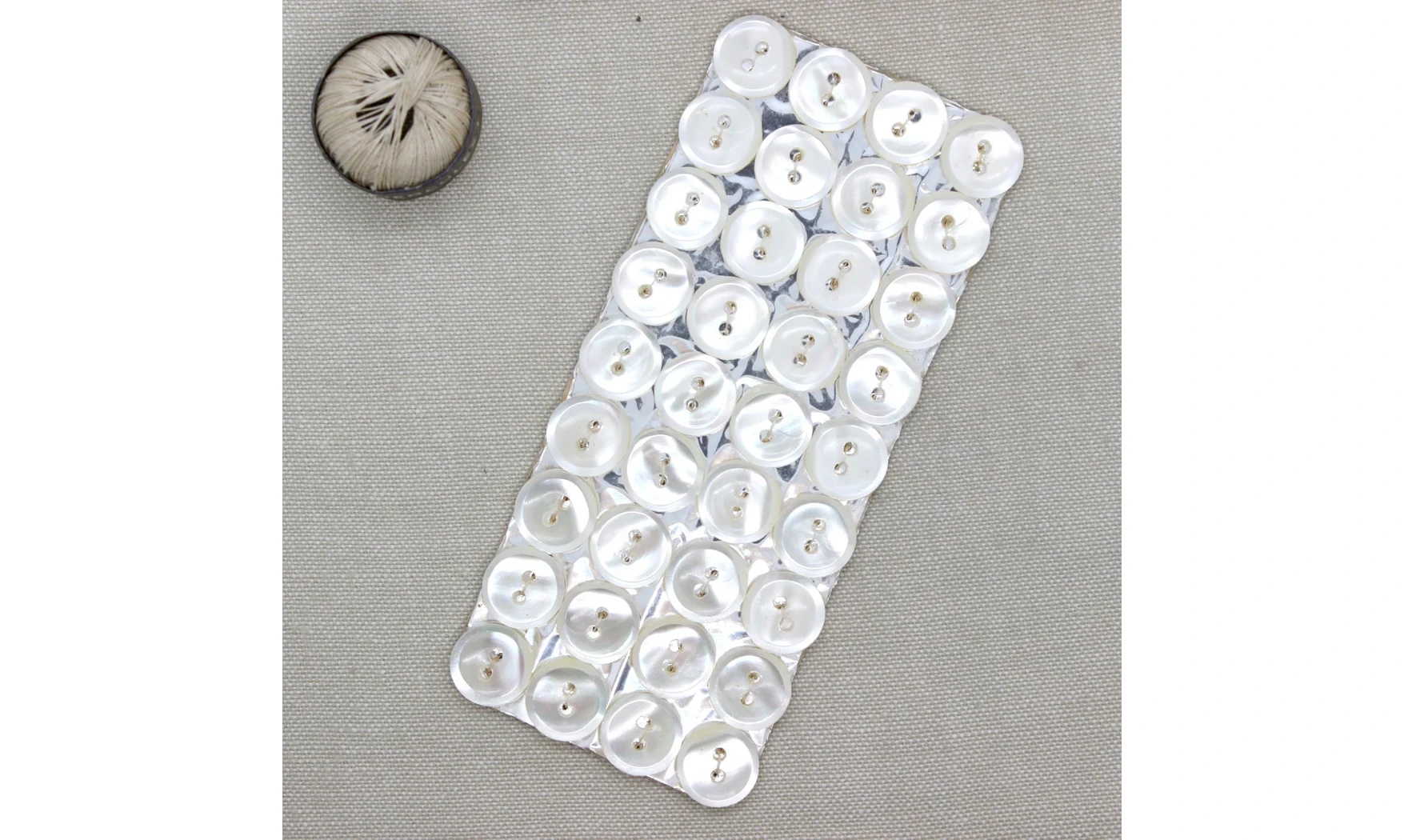 Carte à boutons / Nacre / 13mm