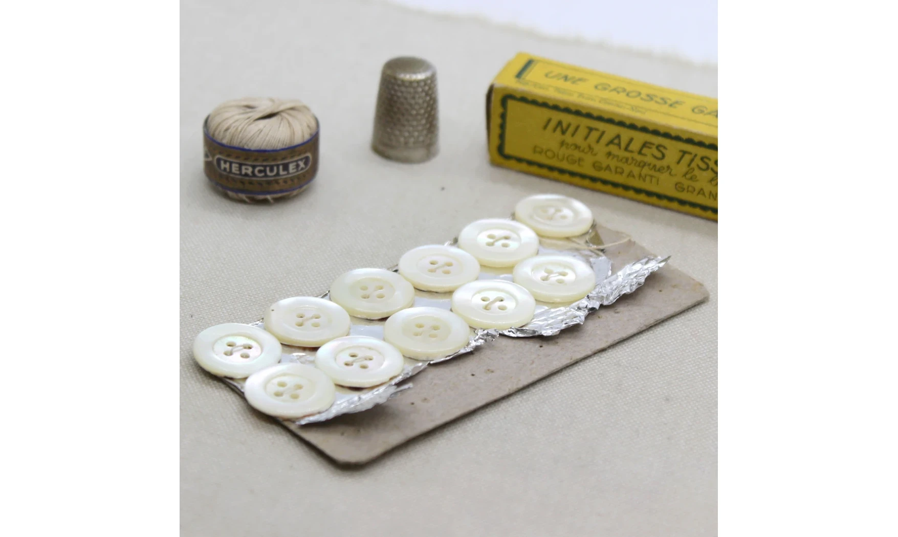 Carte à boutons / Nacre / 18mm