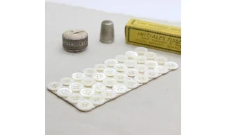 Carte à boutons / Nacre / 14mm
