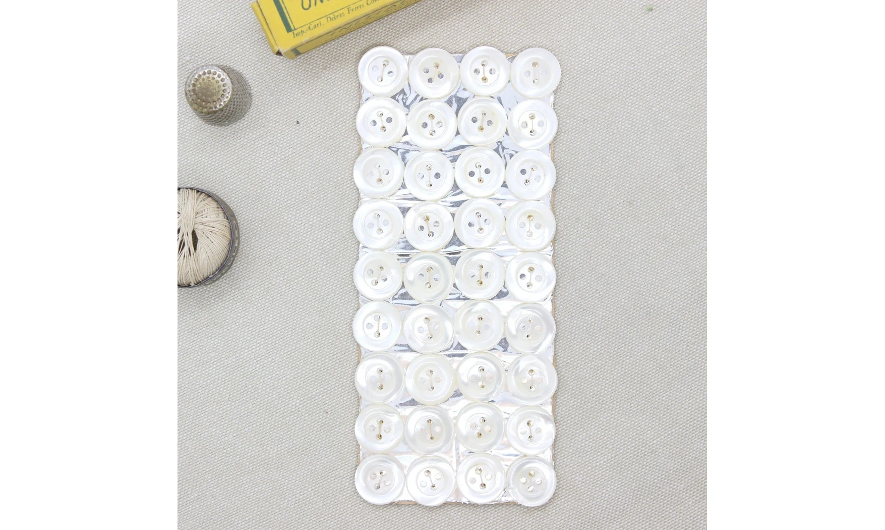 Carte à boutons / Nacre / 14mm