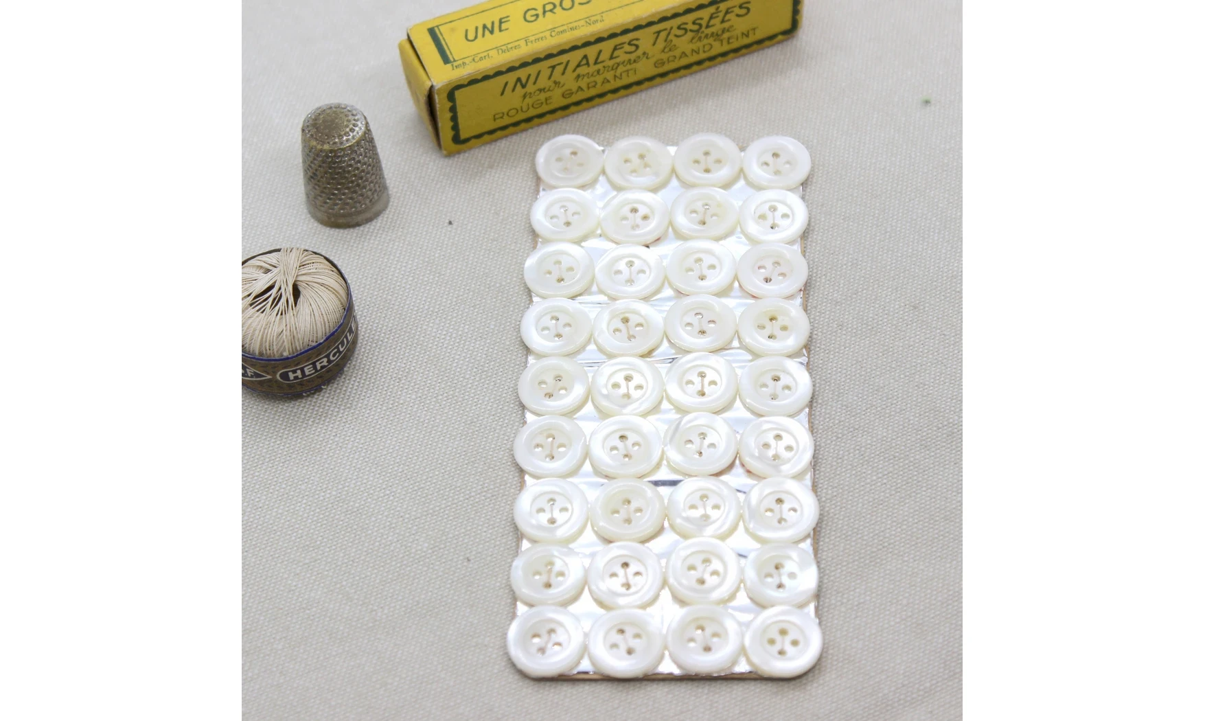 Carte à boutons / Nacre / 14mm