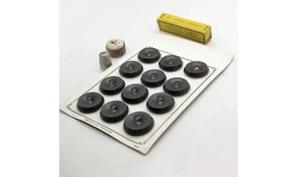 Carte 12 boutons / 31mm / Brun