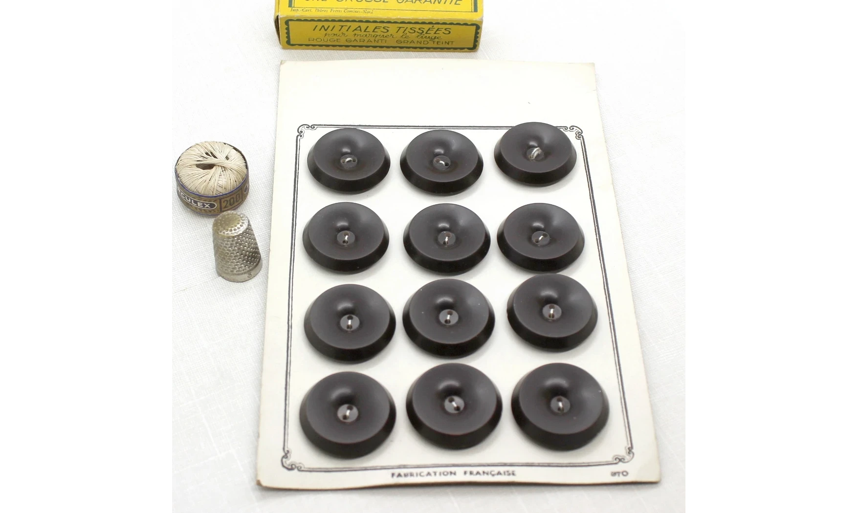 Carte 12 boutons / 31mm / Brun