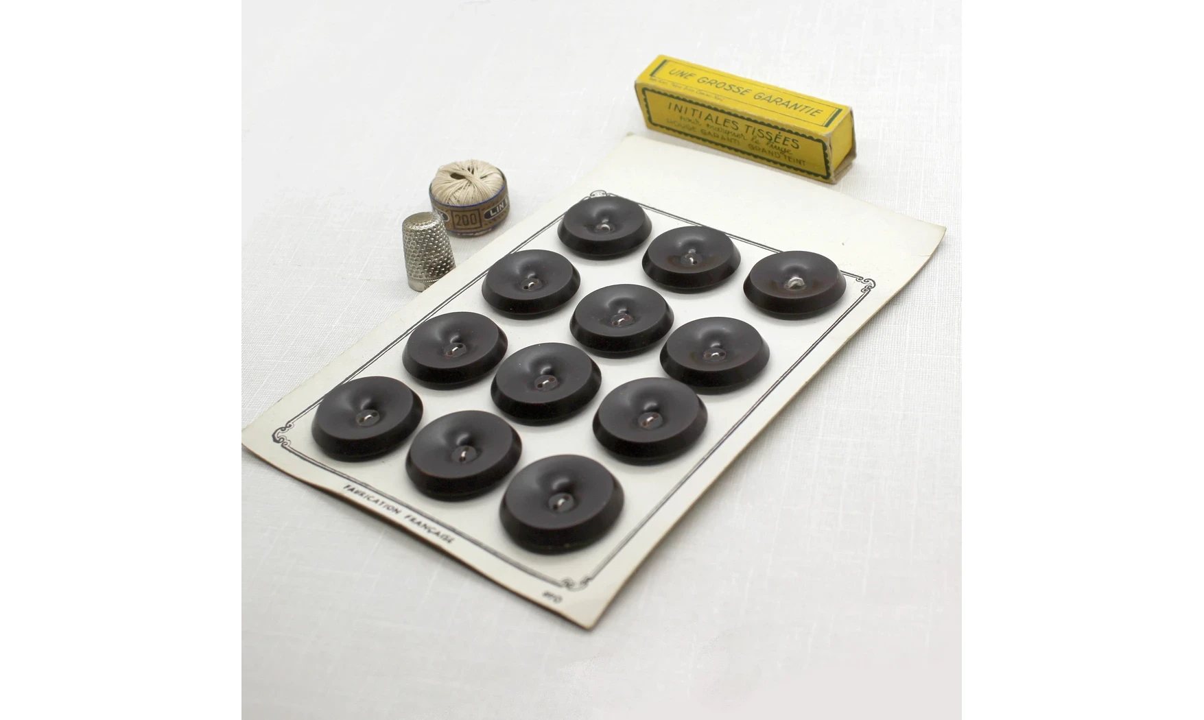 Carte 12 boutons / 31mm / Brun