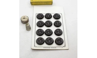 Carte 12 boutons / 27mm / Brun