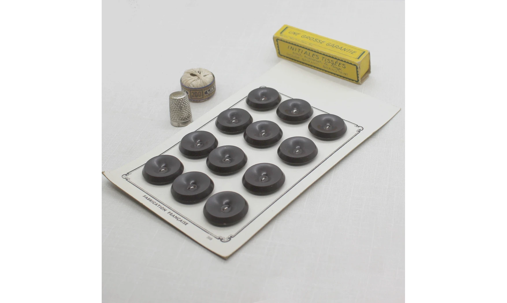 Carte 12 boutons / 27mm / Brun