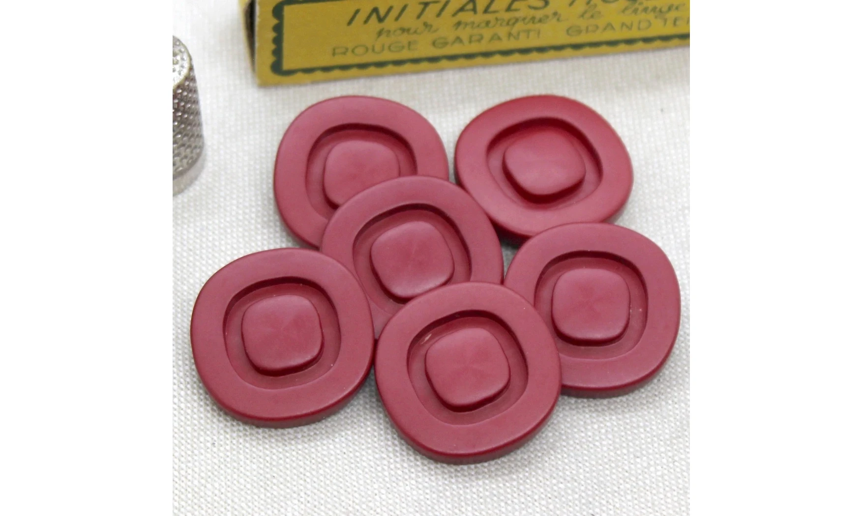 6 boutons / 25MM / Rouge
