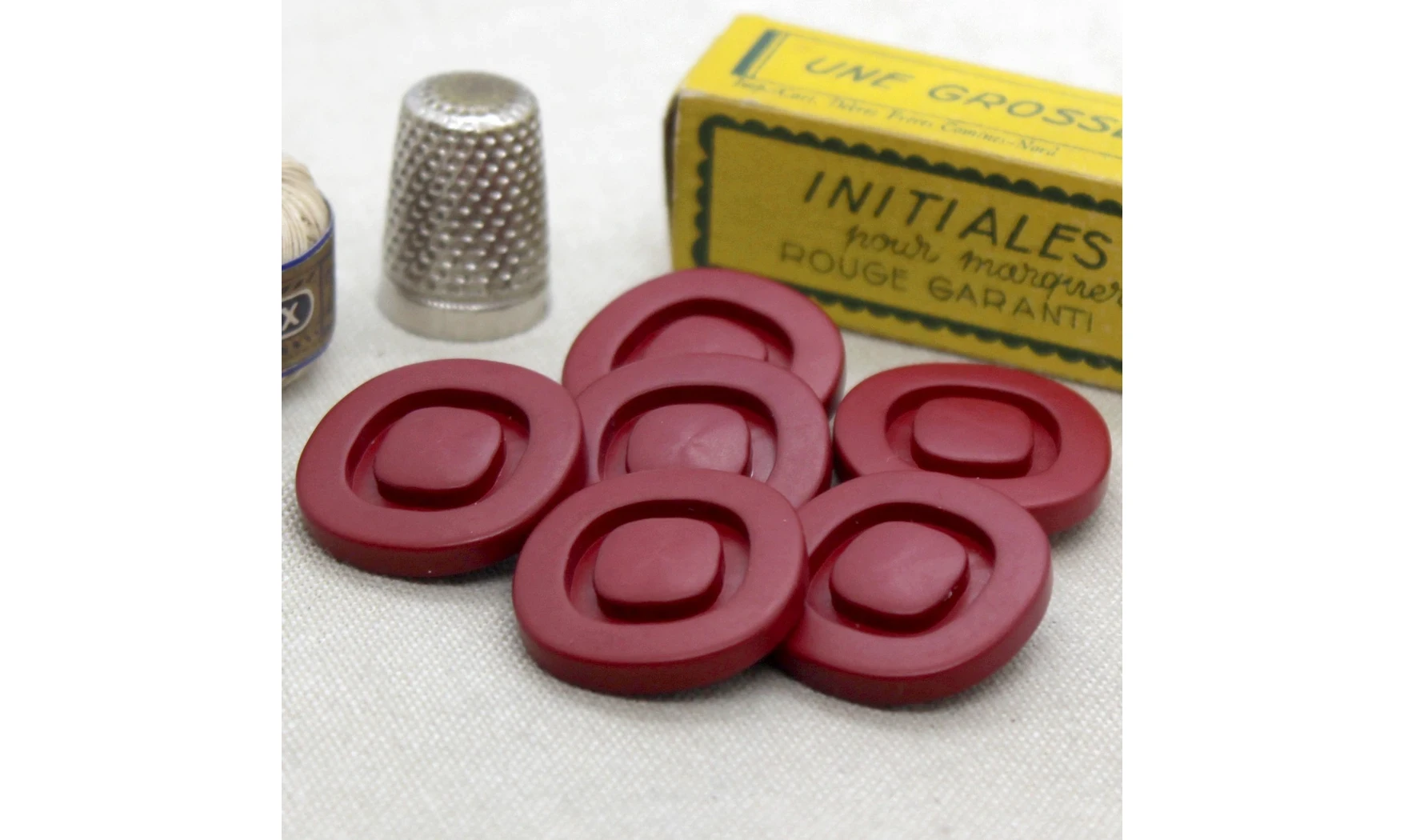 6 boutons / 25MM / Rouge