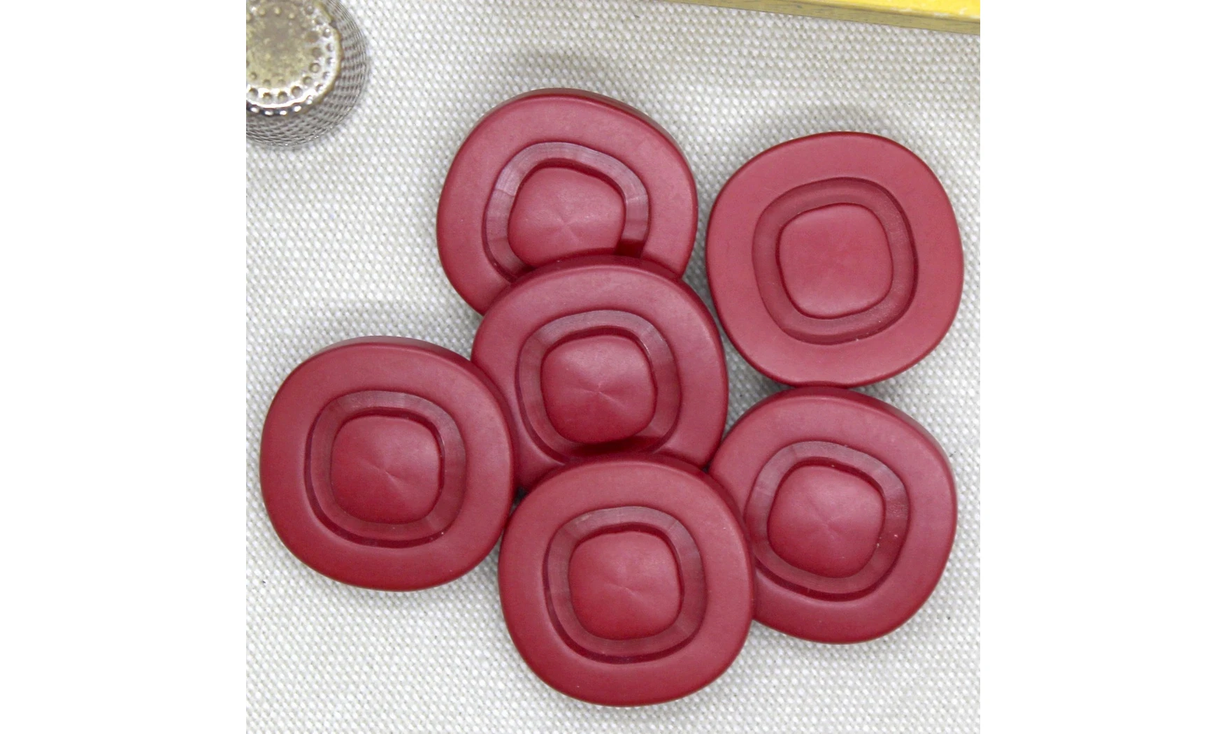 6 boutons / 25MM / Rouge