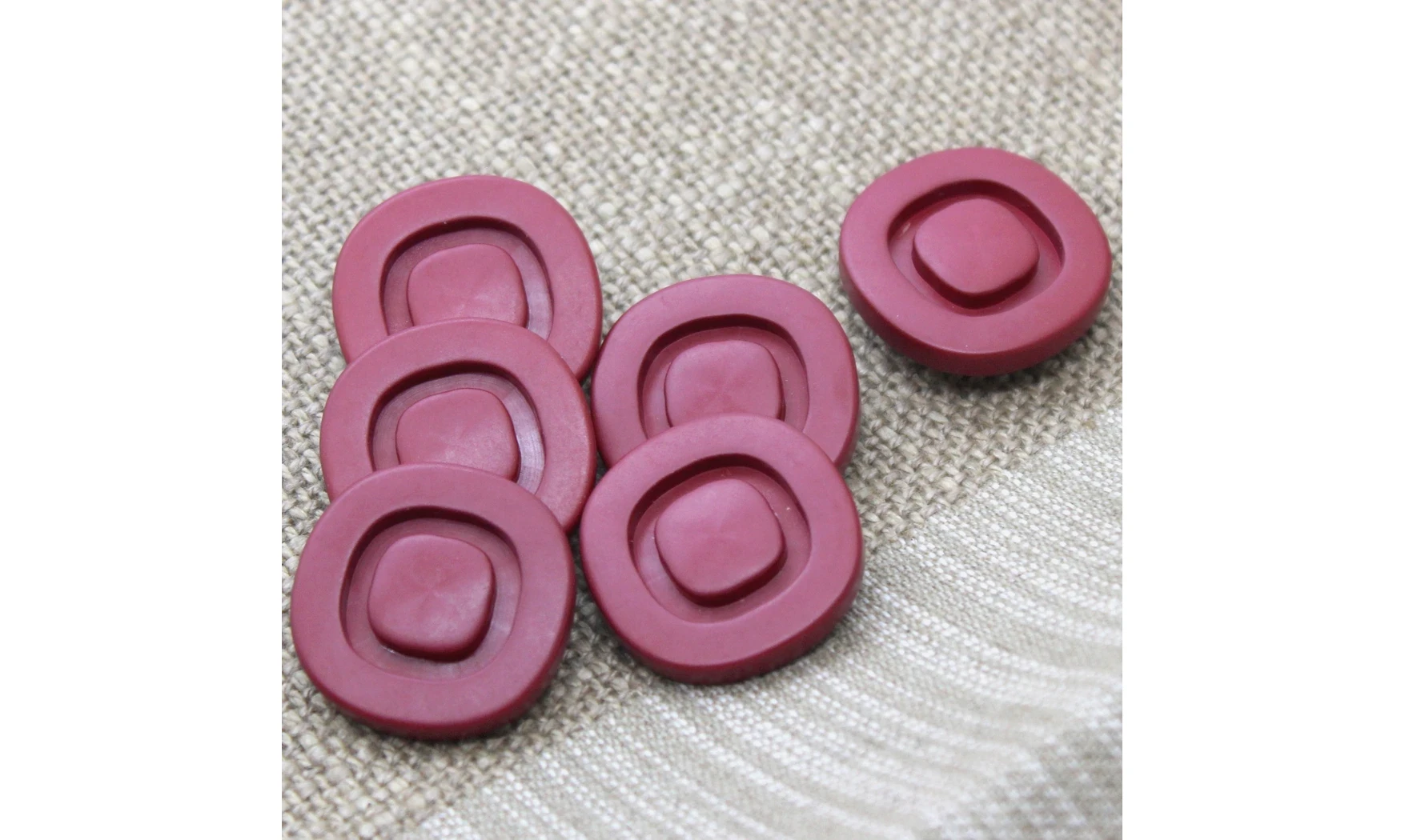 6 boutons / 25MM / Rouge