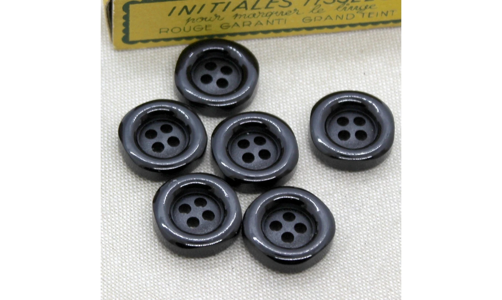 Vintage Button 084c