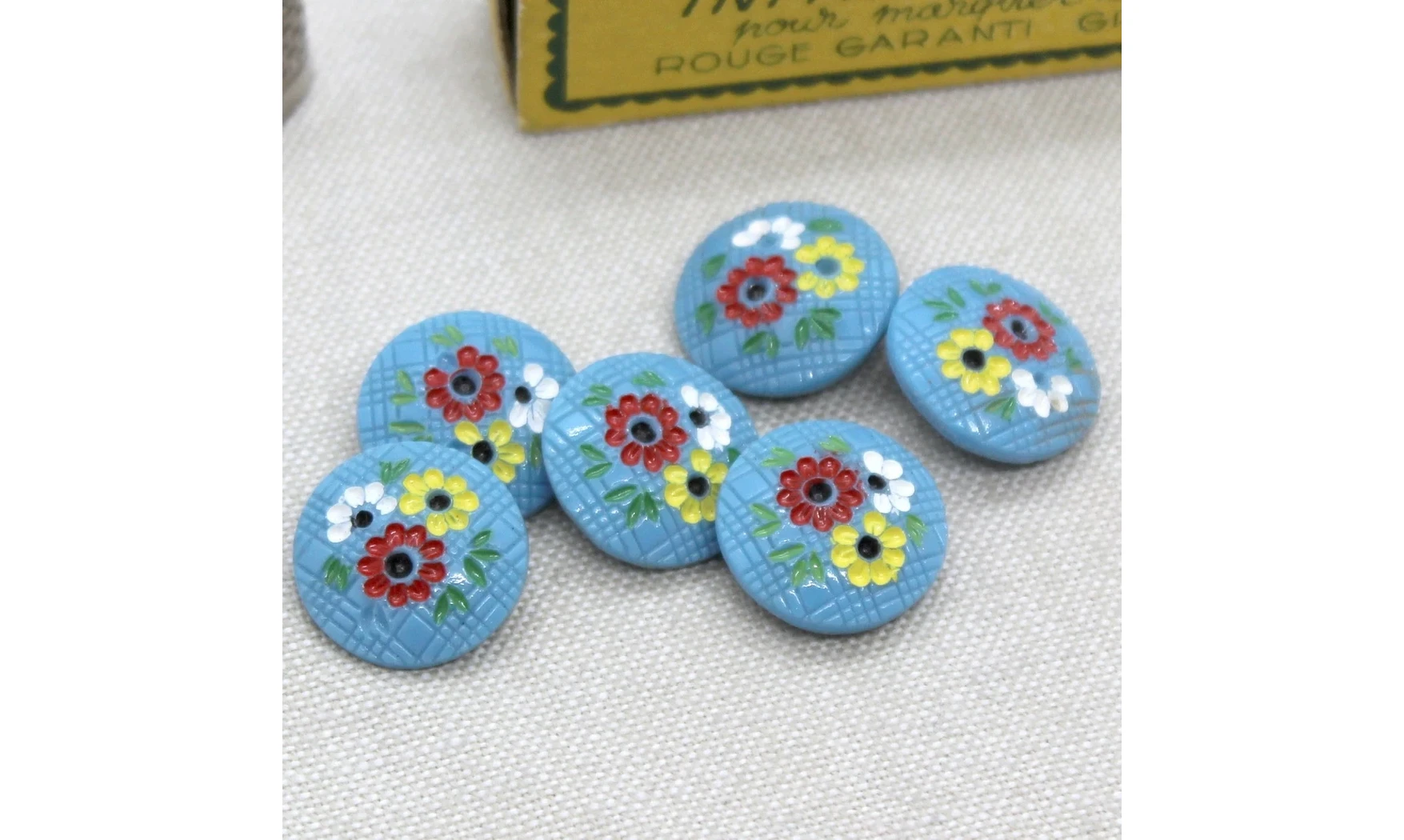 Vintage Button 009E