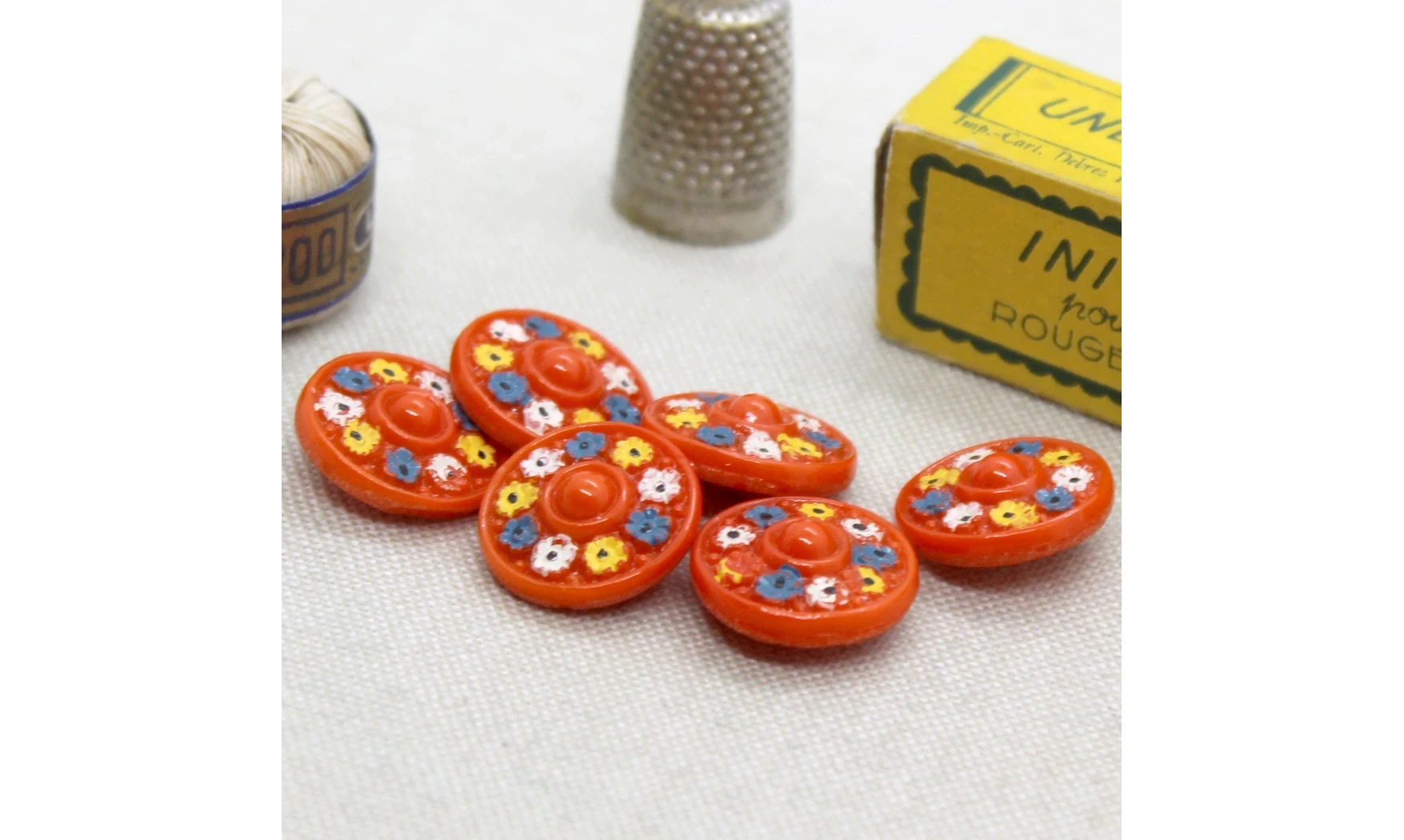 6 boutons / 18MM / Verre Rouge "Fleurs"