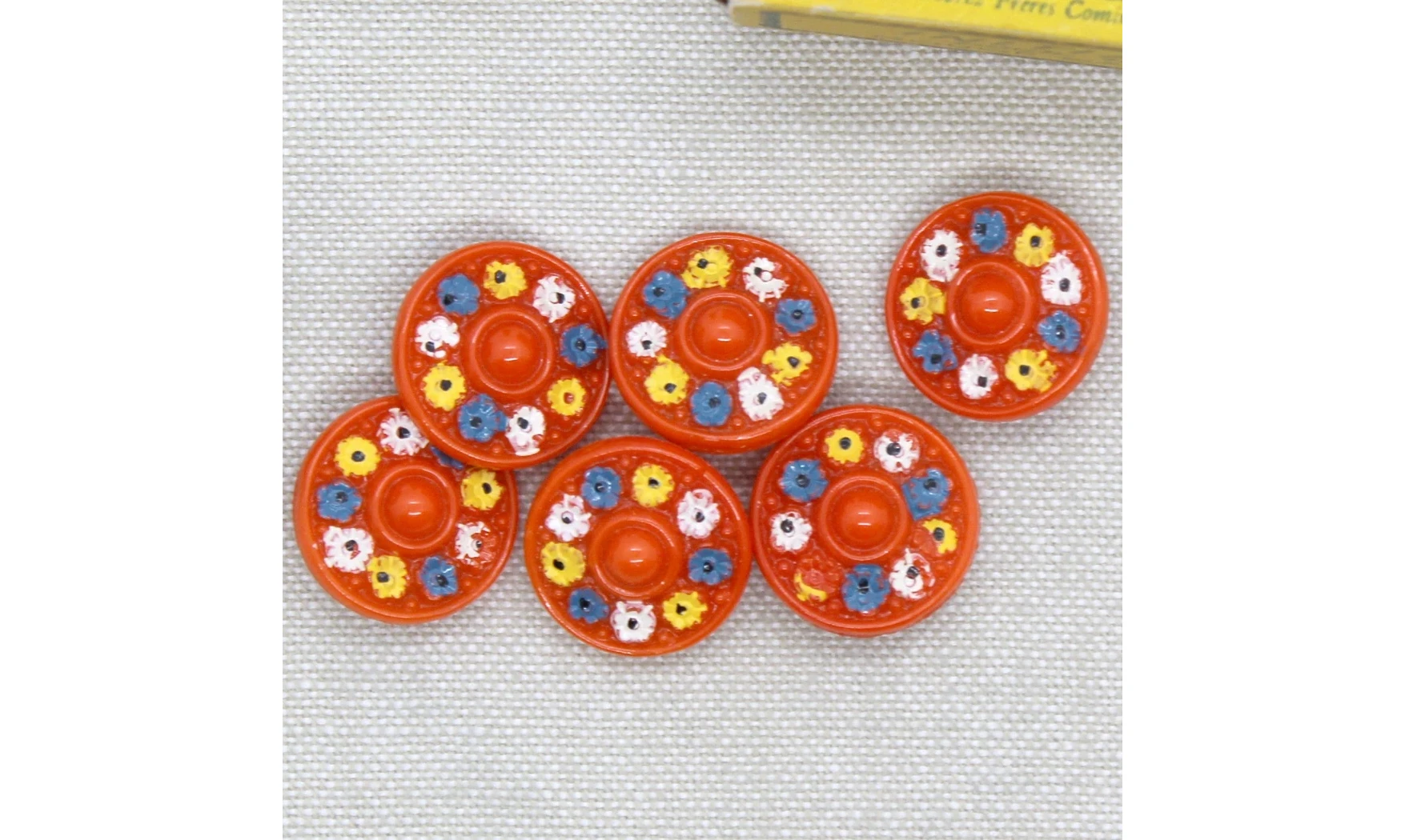6 boutons / 18MM / Verre Rouge "Fleurs"