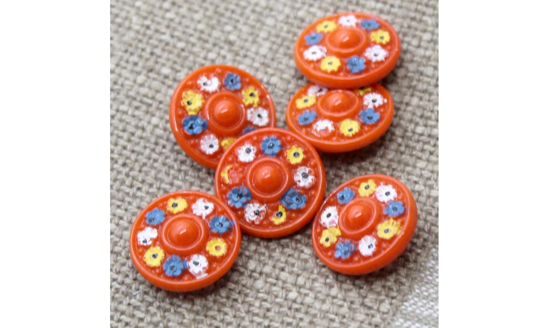 6 boutons / 18MM / Verre Rouge "Fleurs"